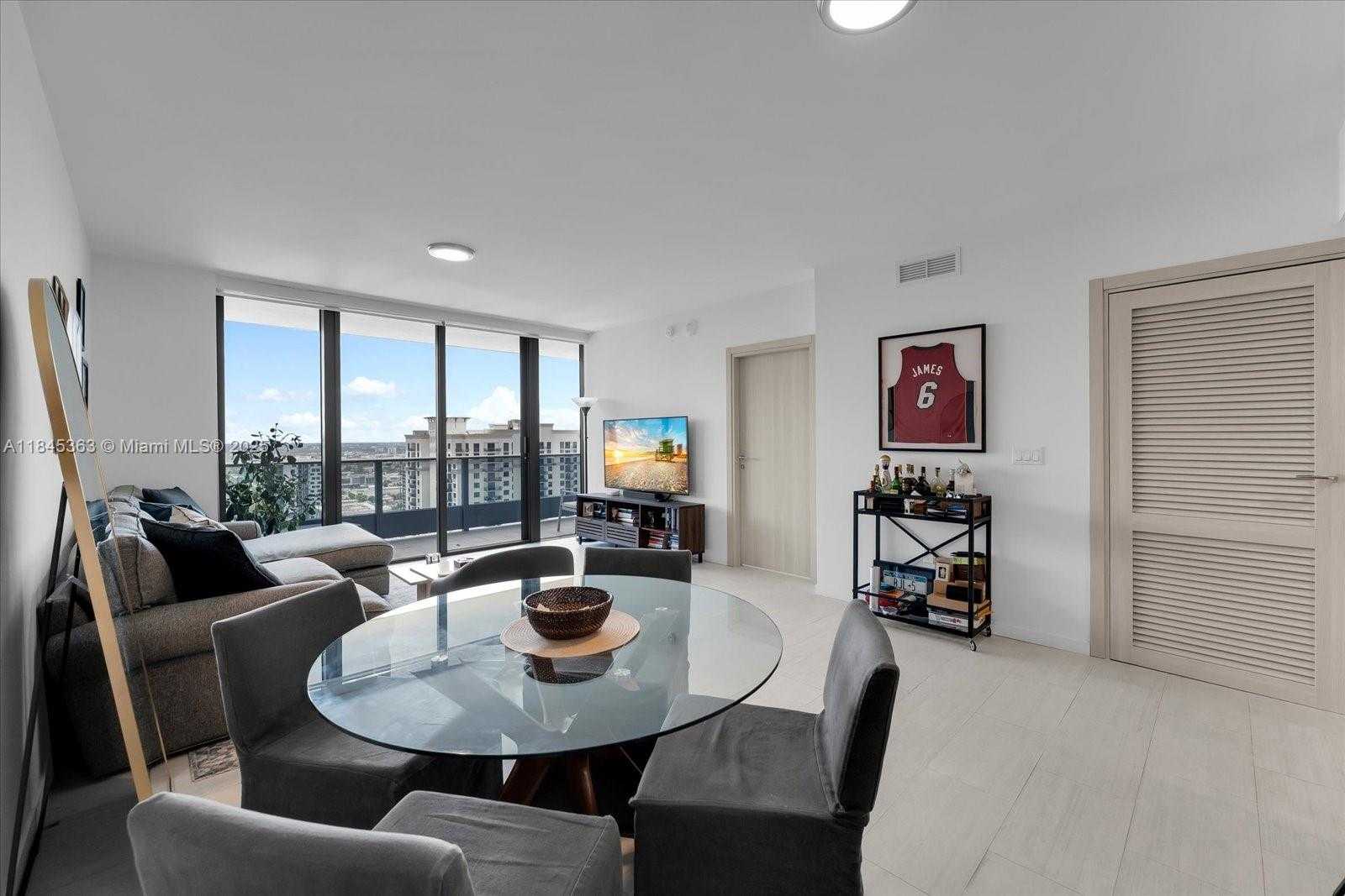 Small Image of 1000 BRICKELL PLAZA #3610, Miami Number 5