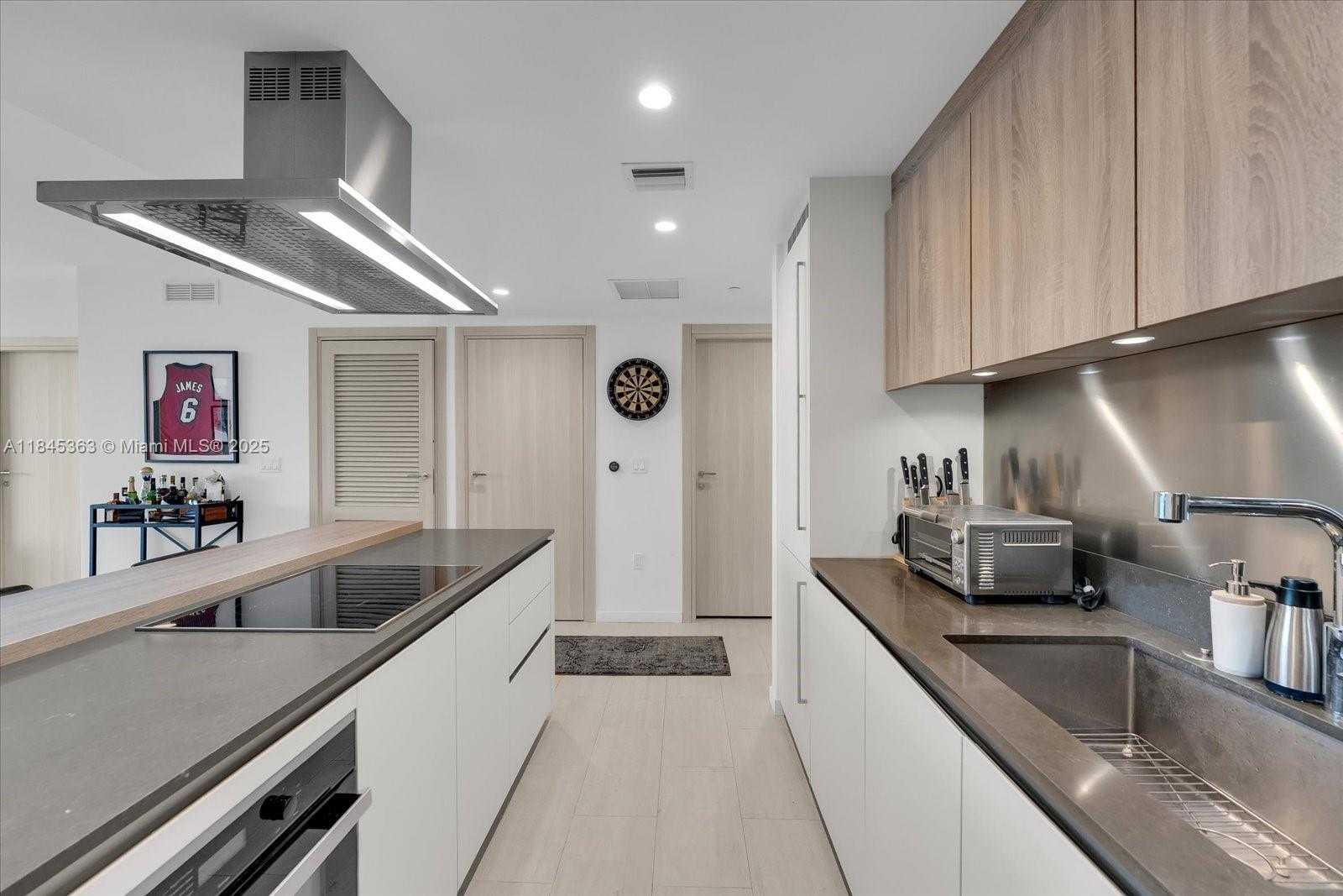 Small Image of 1000 BRICKELL PLAZA #3610, Miami Number 8