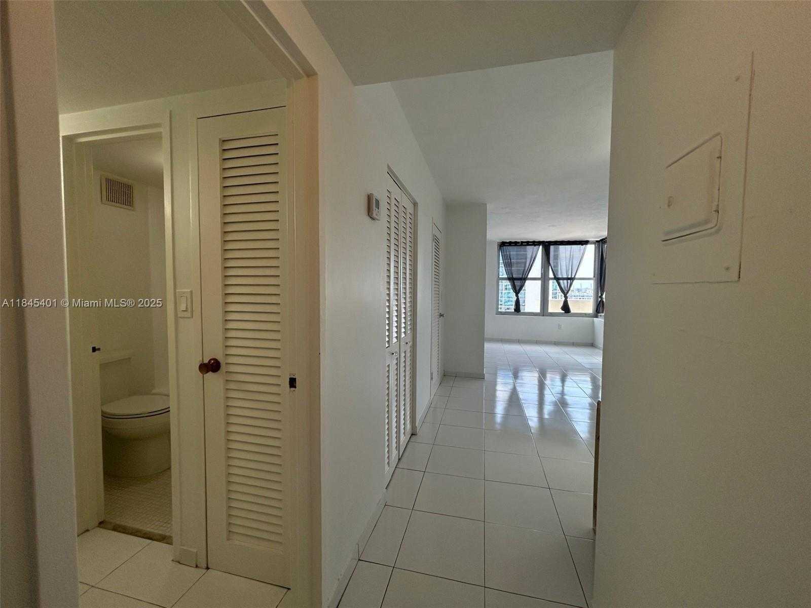 Small Image of 2899 COLLINS AVE #1220, Miami Beach Number 10