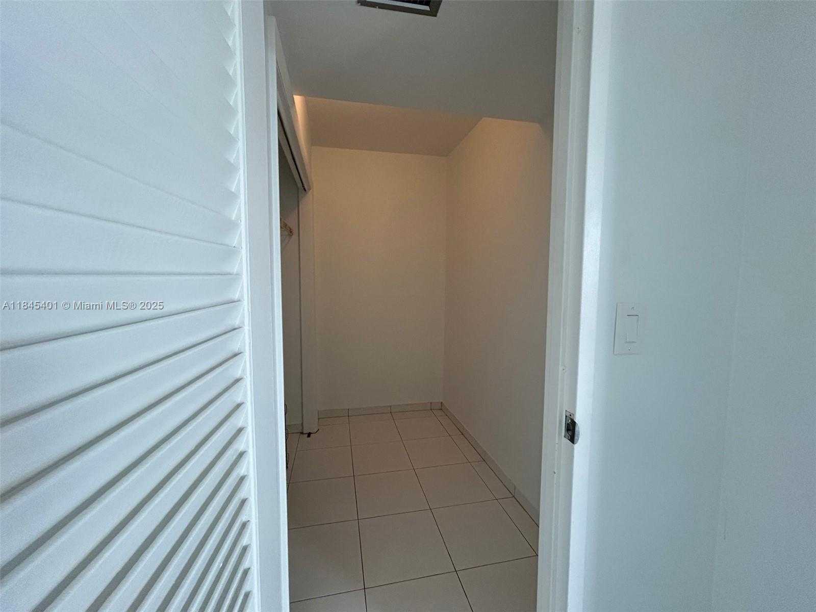 Small Image of 2899 COLLINS AVE #1220, Miami Beach Number 14