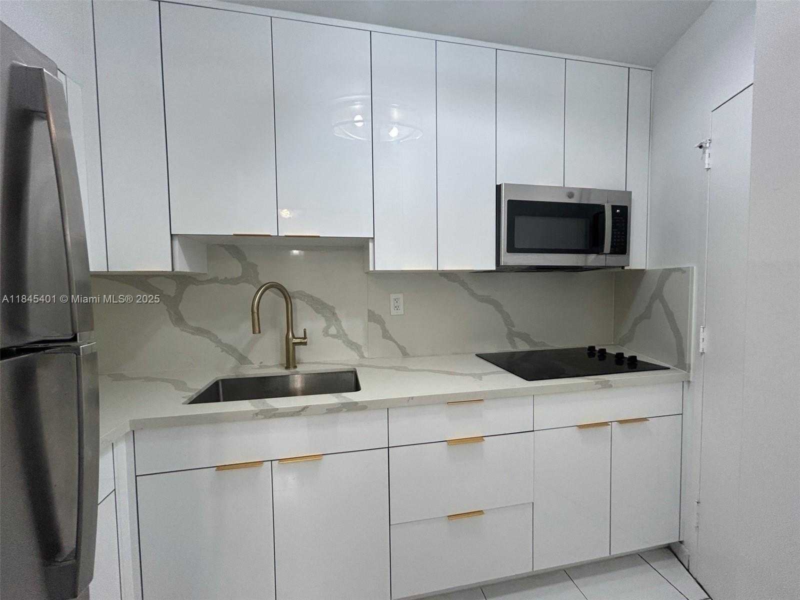 Small Image of 2899 COLLINS AVE #1220, Miami Beach Number 2