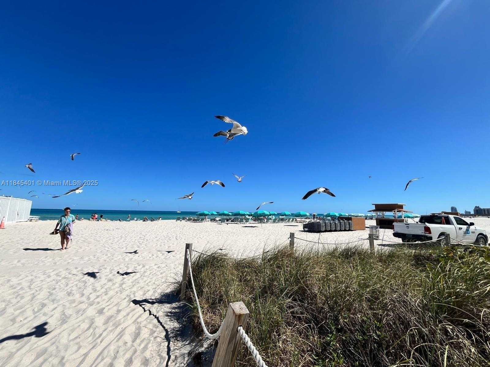 Small Image of 2899 COLLINS AVE #1220, Miami Beach Number 21