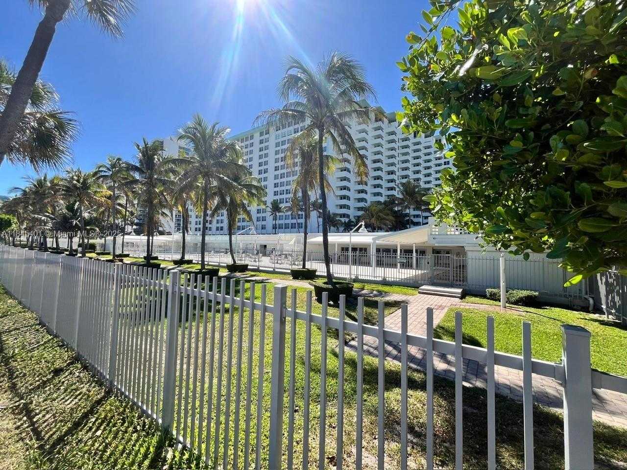 Small Image of 2899 COLLINS AVE #1220, Miami Beach Number 23