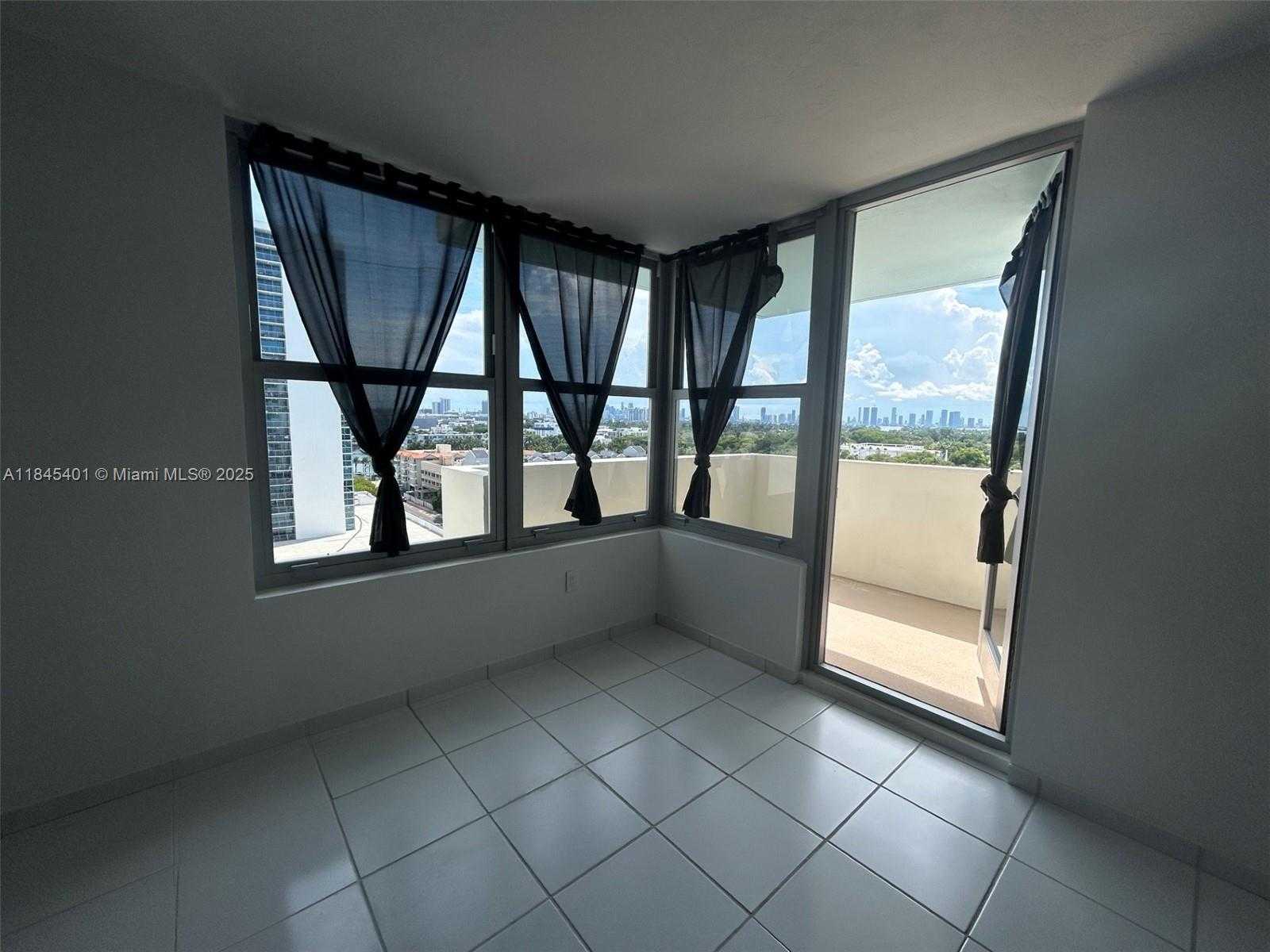 Small Image of 2899 COLLINS AVE #1220, Miami Beach Number 6