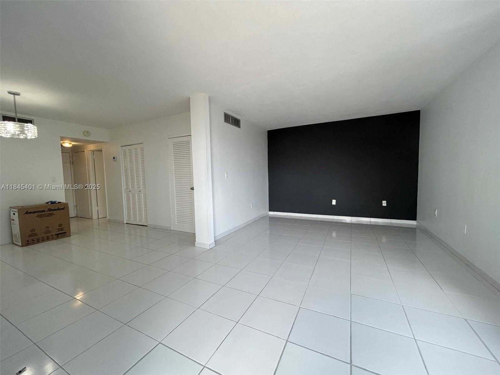 Small Image of 2899 COLLINS AVE #1220, Miami Beach Number 7