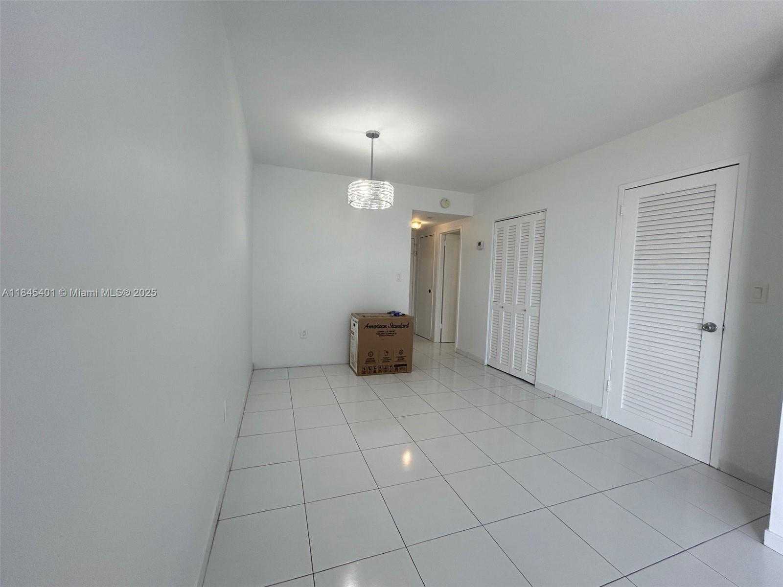 Small Image of 2899 COLLINS AVE #1220, Miami Beach Number 9