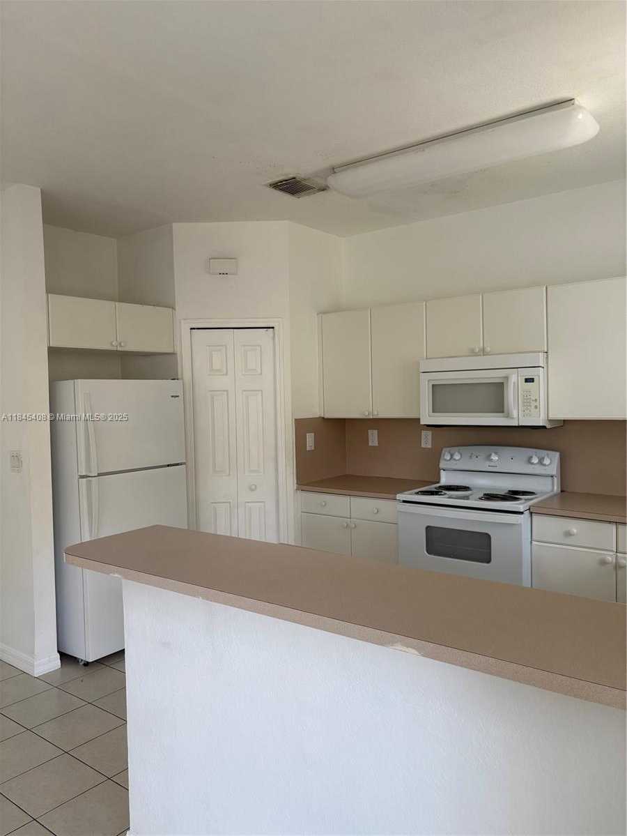 Small Image of 13732 SOUTH WEST 116TH TER, Miami Number 12