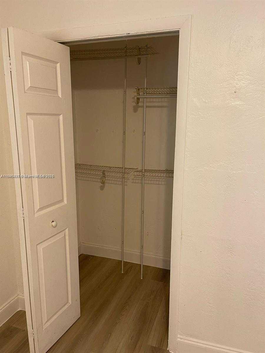 Small Image of 1625 NORTH WEST 81ST ST #1625, Miami Number 3