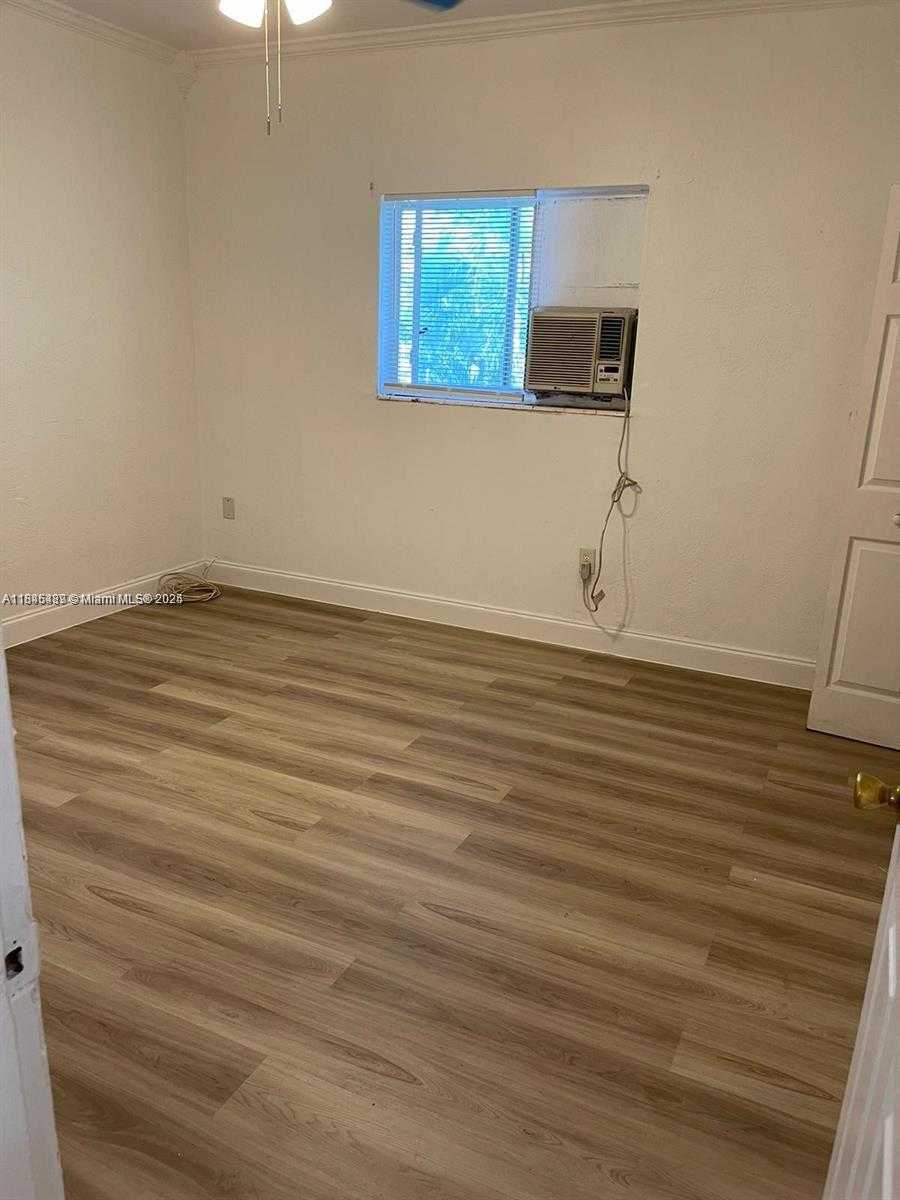 Small Image of 1625 NORTH WEST 81ST ST #1625, Miami Number 4