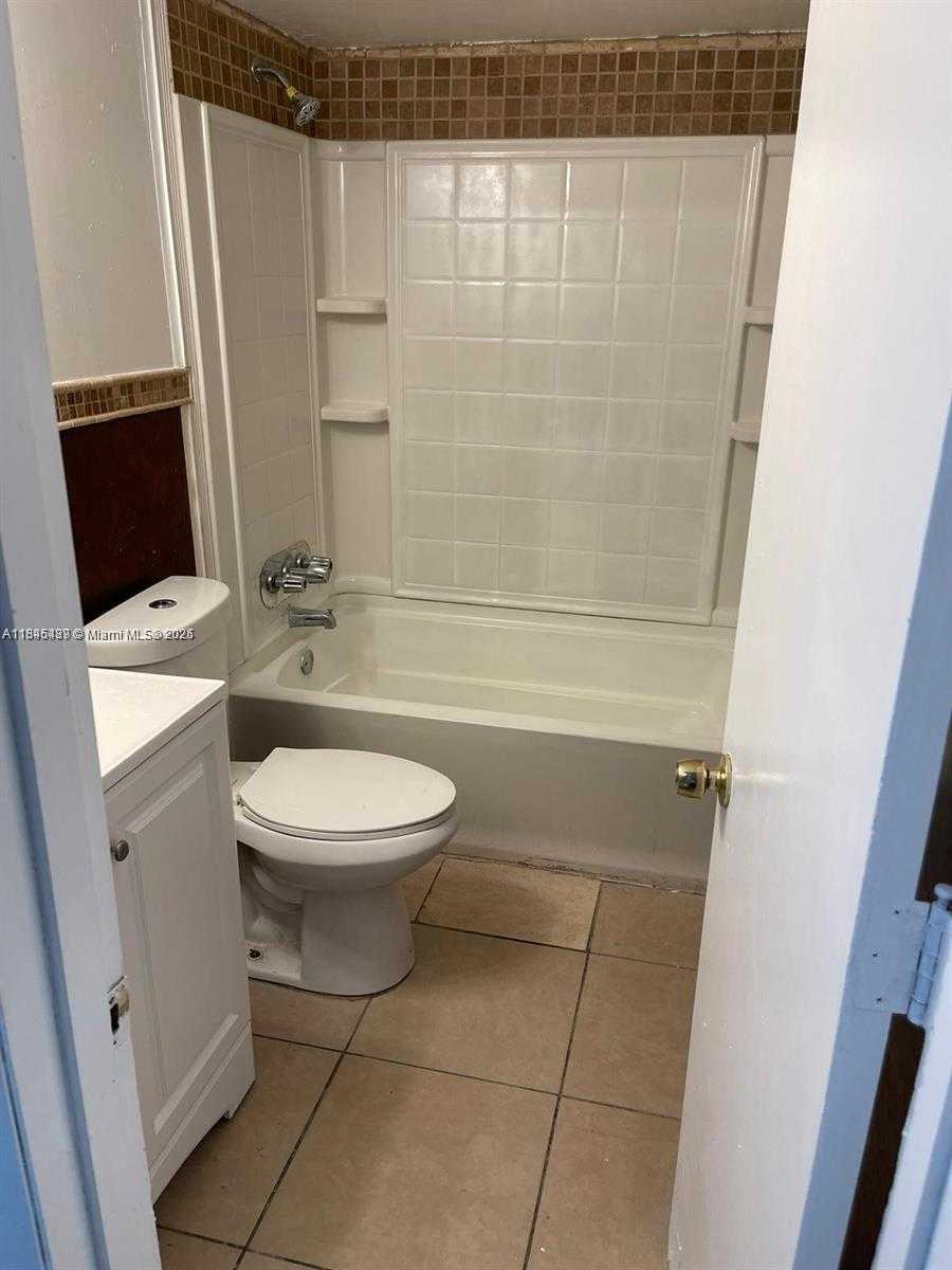 Small Image of 1625 NORTH WEST 81ST ST #1625, Miami Number 6