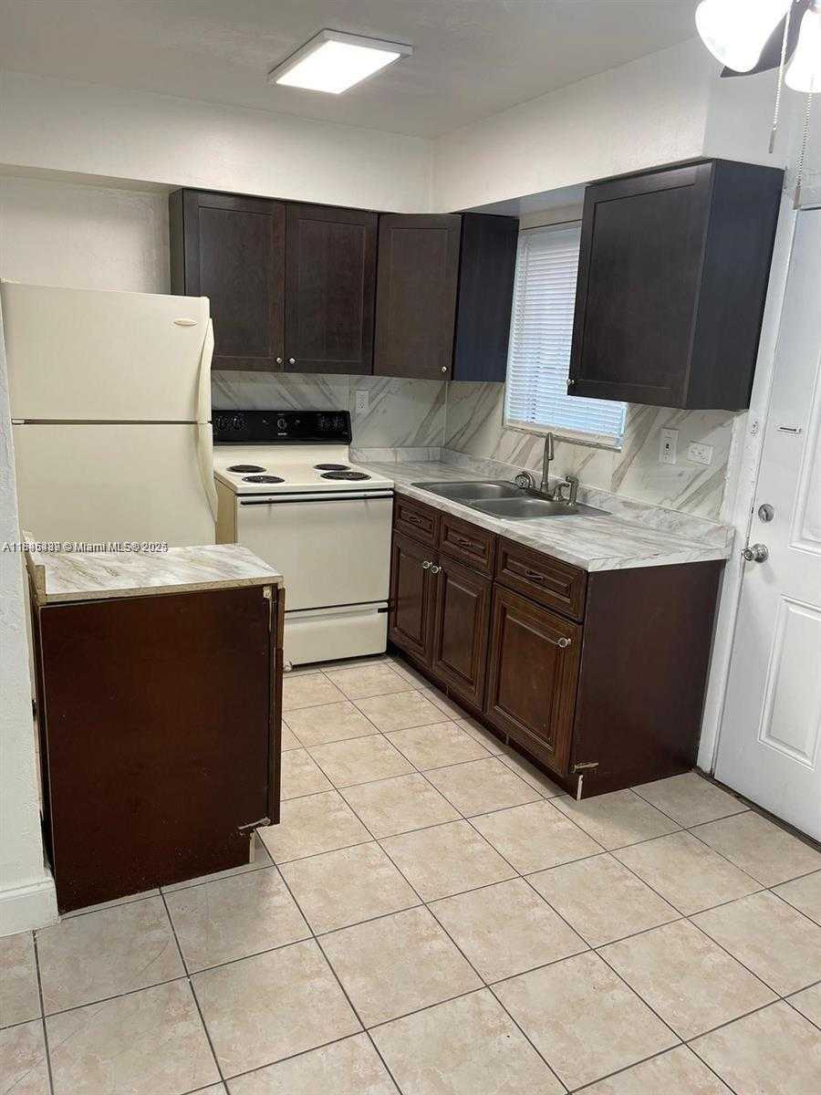 Small Image of 1625 NORTH WEST 81ST ST #1625, Miami Number 7