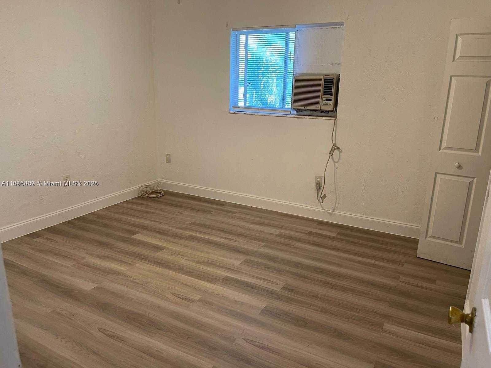 Small Image of 1625 NORTH WEST 81ST ST #1625, Miami Number 8