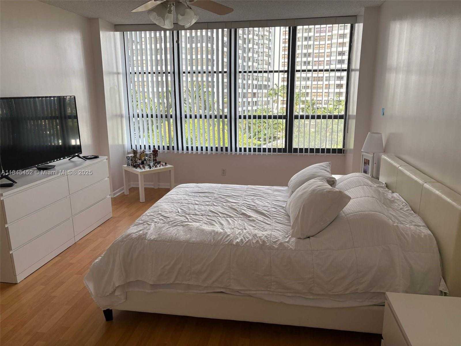 Small Image of 600 THREE ISLANDS BLVD #514, Hallandale Beach Number 6