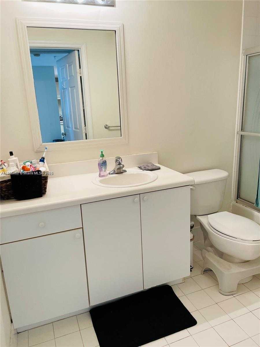 Small Image of 50 MENORES AVE #726, Coral Gables Number 11