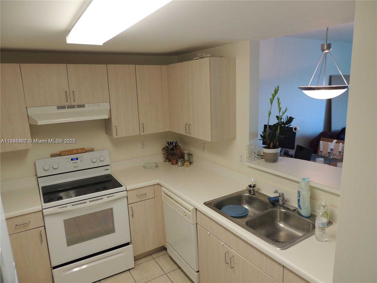 Small Image of 50 MENORES AVE #726, Coral Gables Number 12