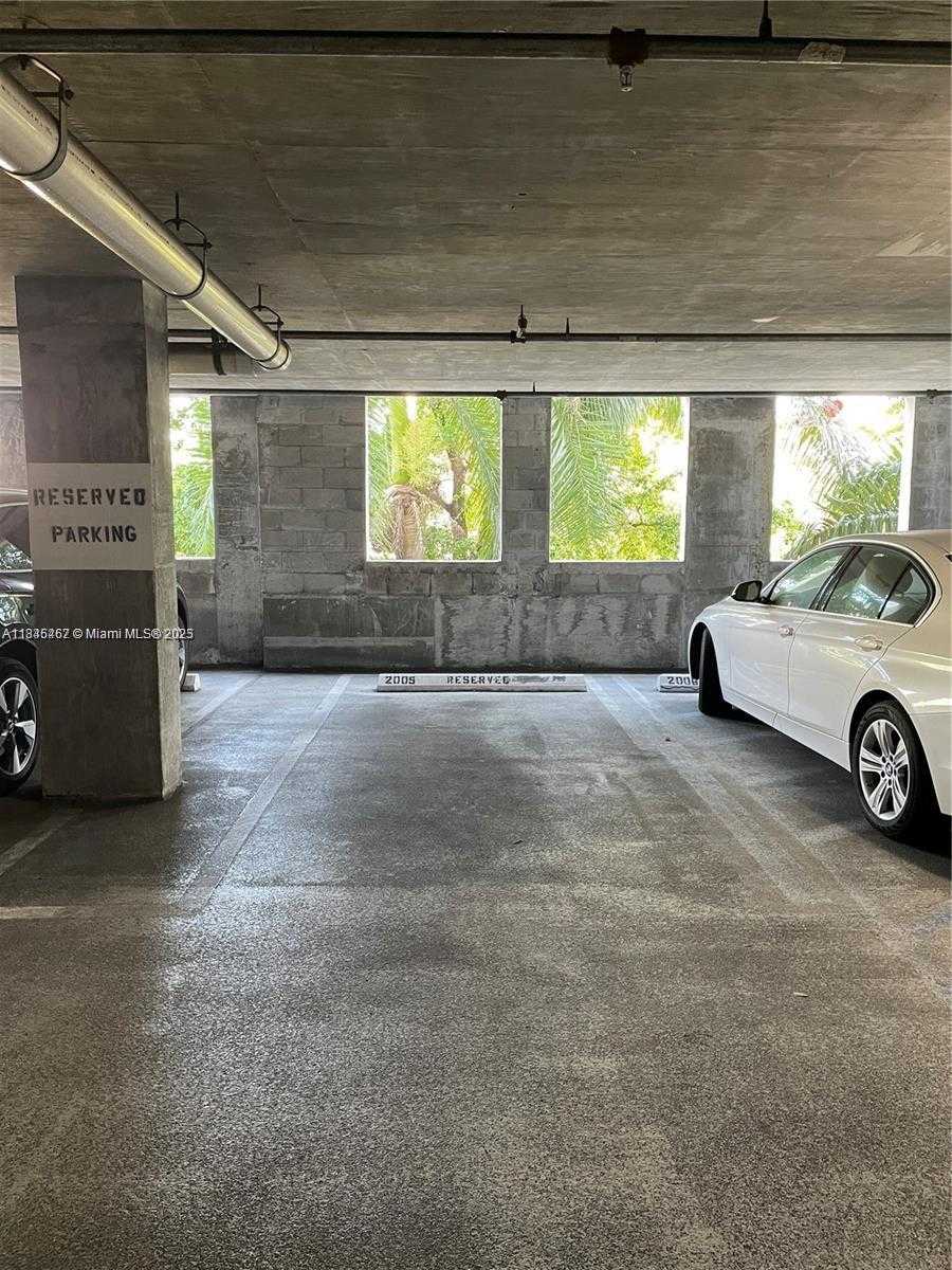 Small Image of 50 MENORES AVE #726, Coral Gables Number 15