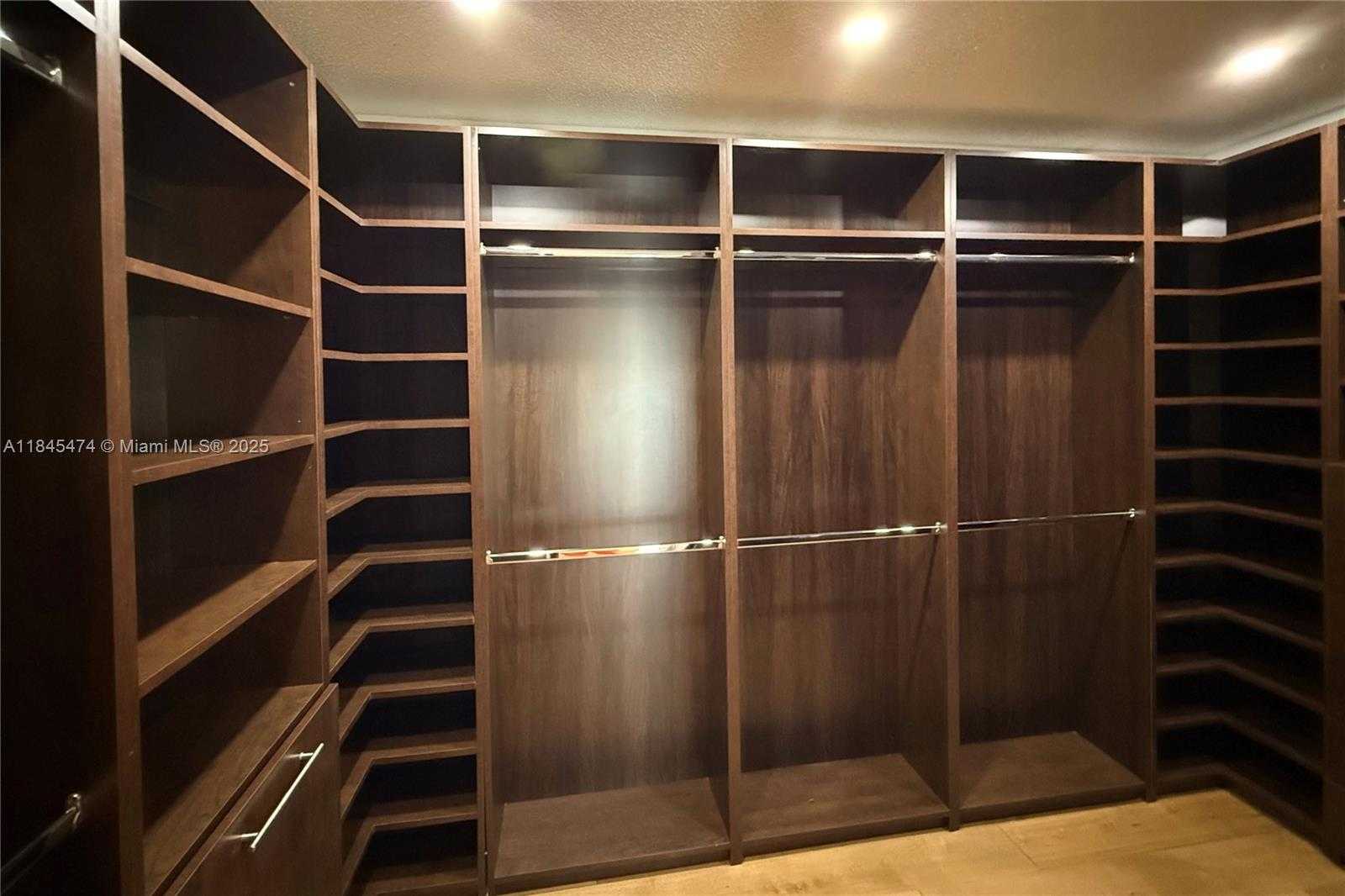 Small Image of 12030 SOUTH WEST 92ND ST, Miami Number 10
