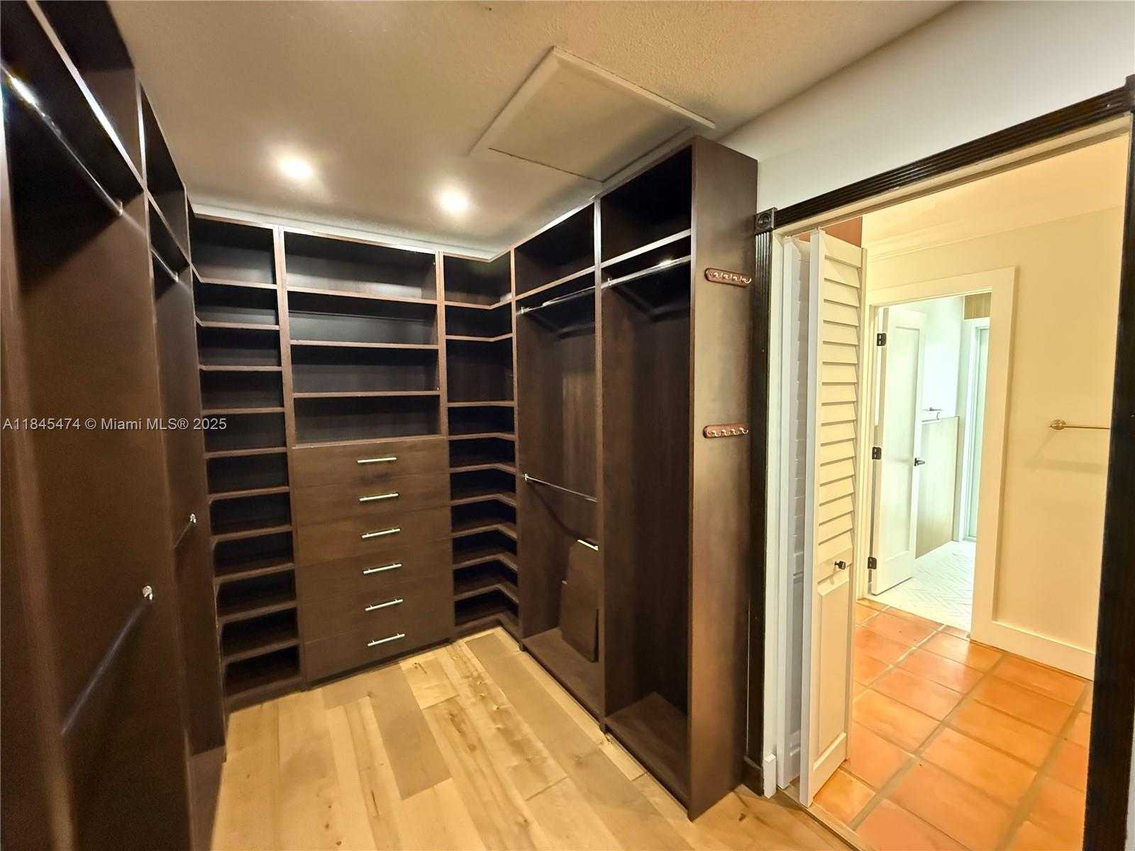 Small Image of 12030 SOUTH WEST 92ND ST, Miami Number 11
