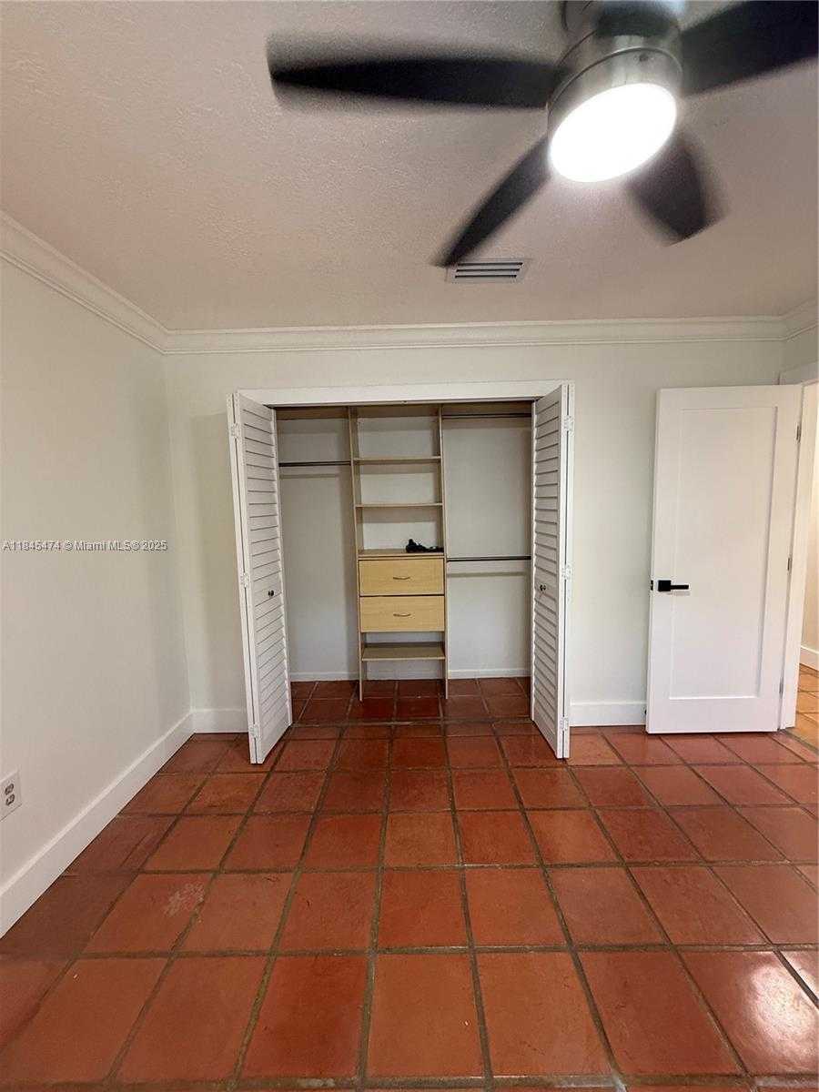 Small Image of 12030 SOUTH WEST 92ND ST, Miami Number 18