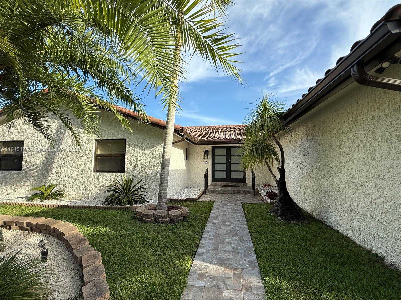 Small Image of 12030 SOUTH WEST 92ND ST, Miami Number 2