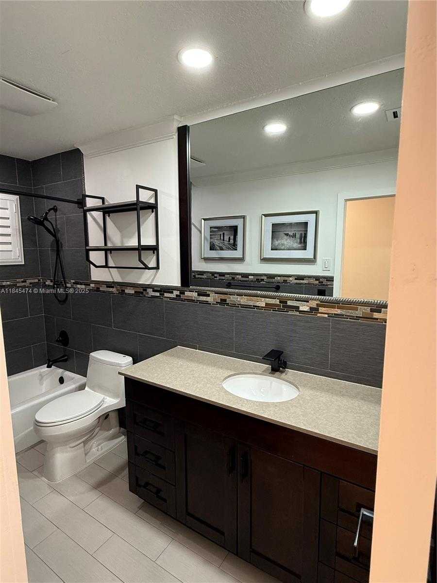 Small Image of 12030 SOUTH WEST 92ND ST, Miami Number 20