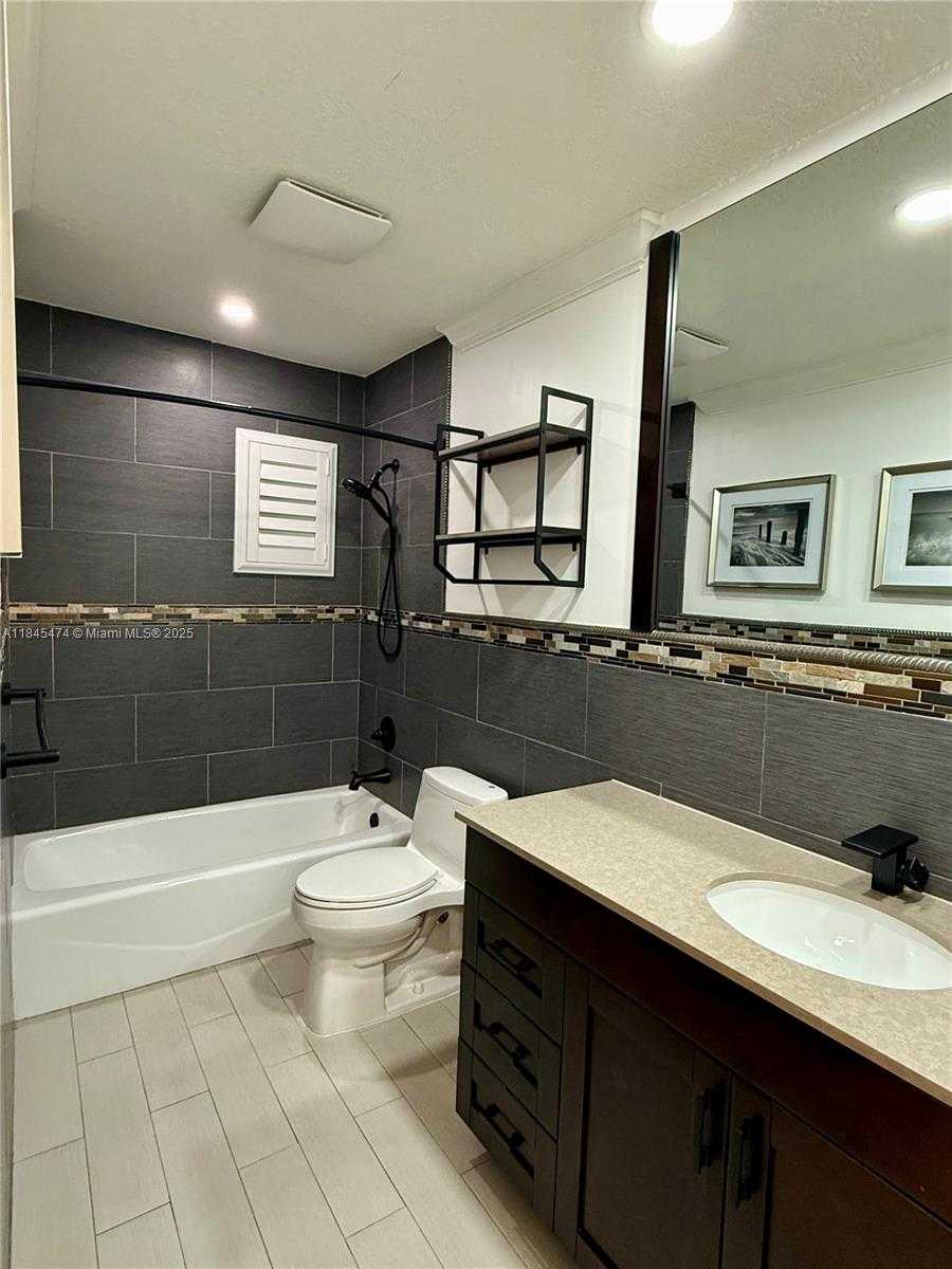 Small Image of 12030 SOUTH WEST 92ND ST, Miami Number 21