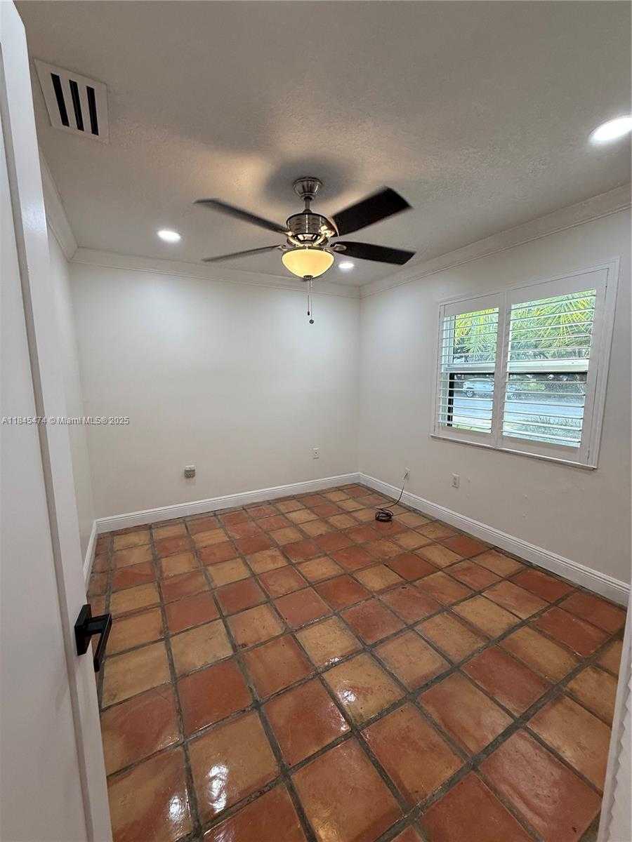 Small Image of 12030 SOUTH WEST 92ND ST, Miami Number 22