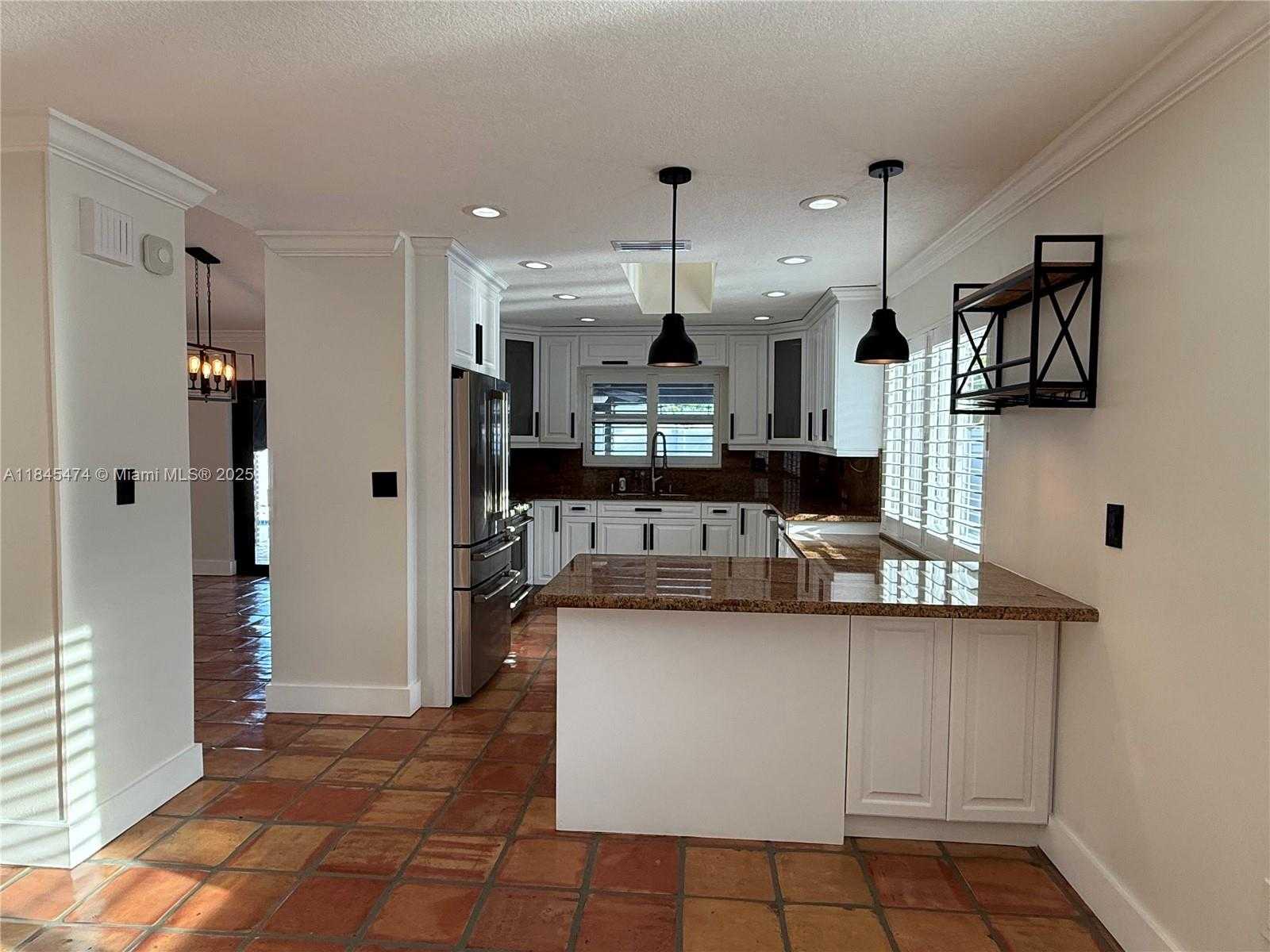 Small Image of 12030 SOUTH WEST 92ND ST, Miami Number 27