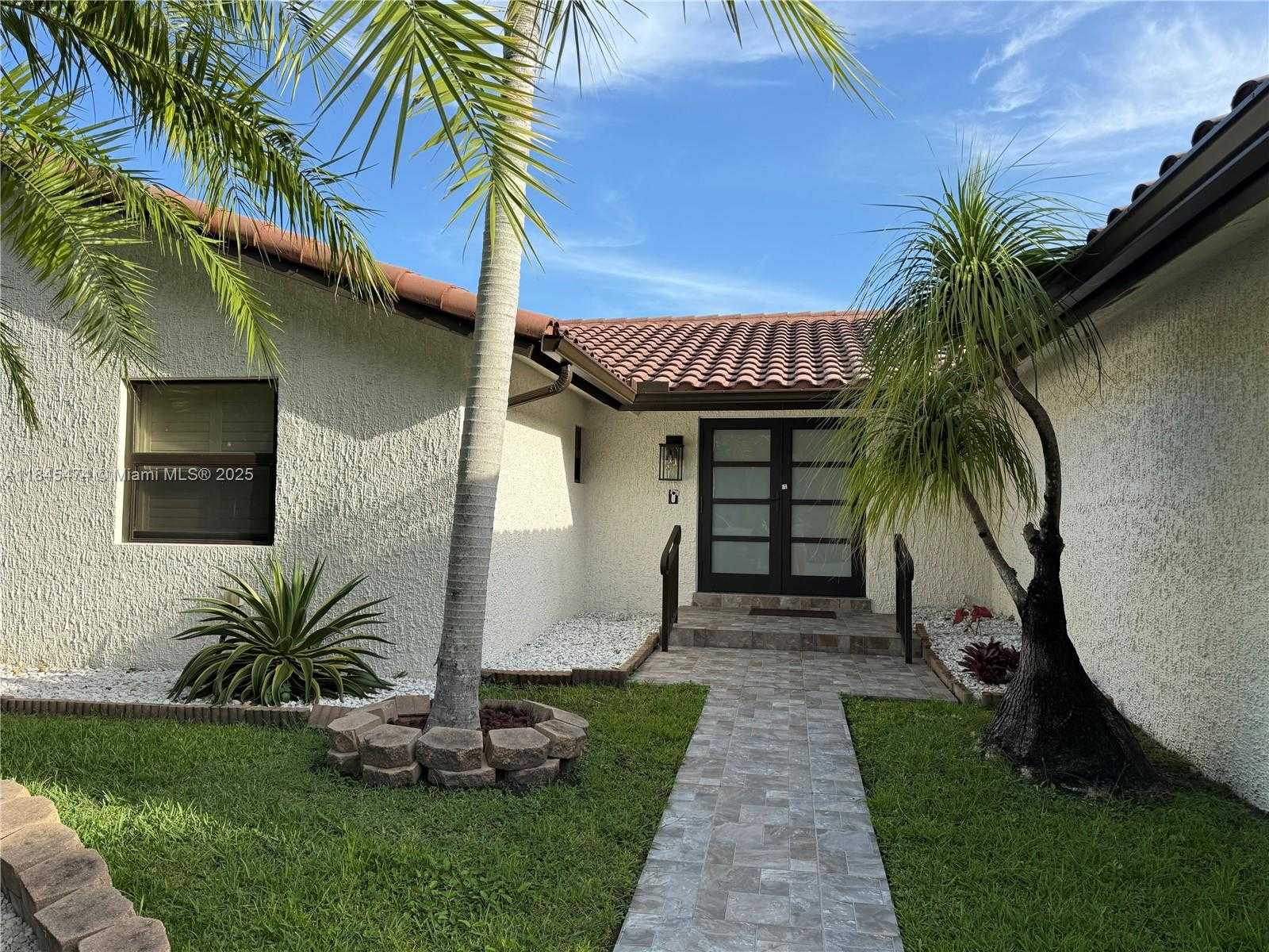 Small Image of 12030 SOUTH WEST 92ND ST, Miami Number 3
