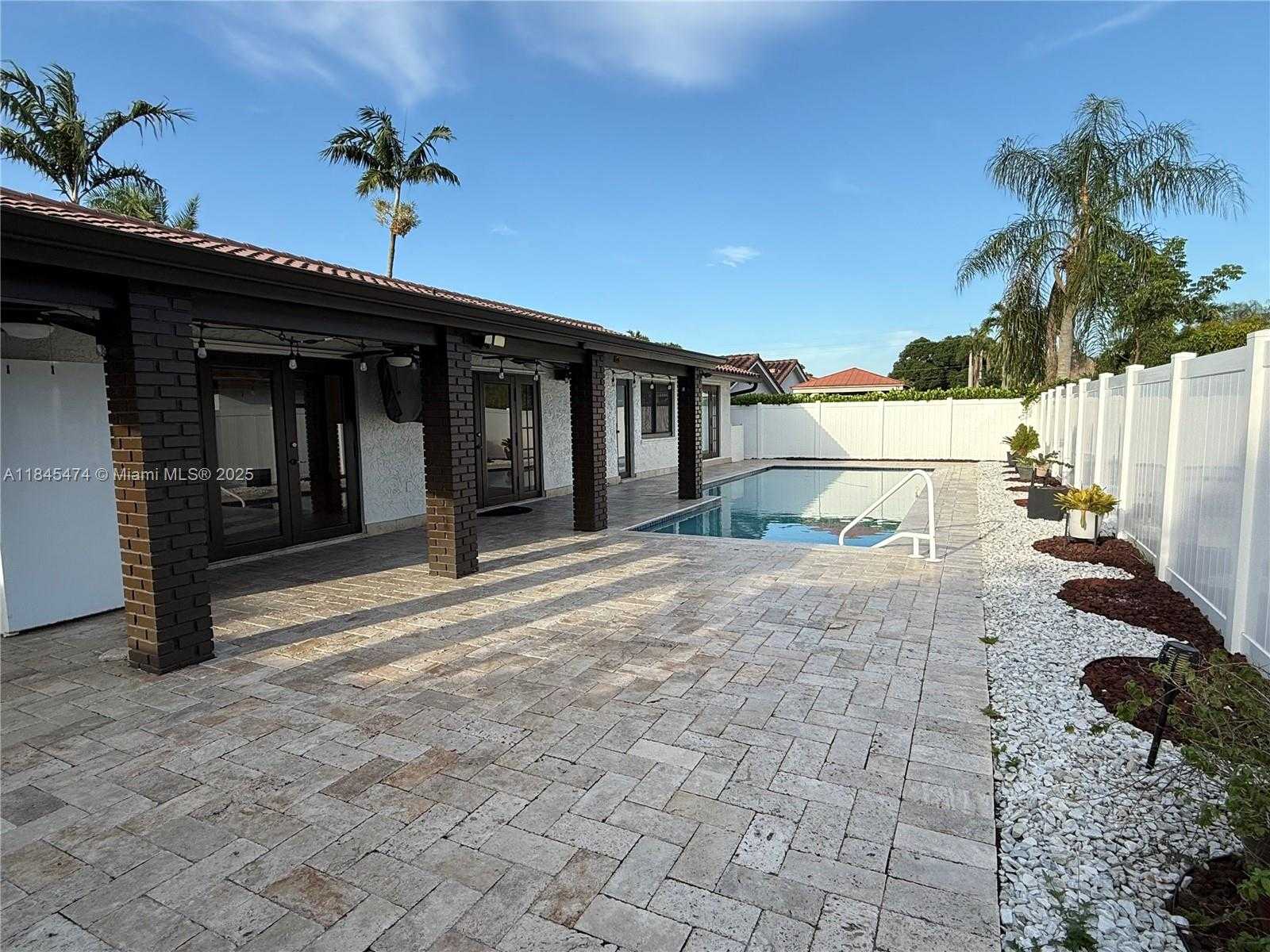Small Image of 12030 SOUTH WEST 92ND ST, Miami Number 36