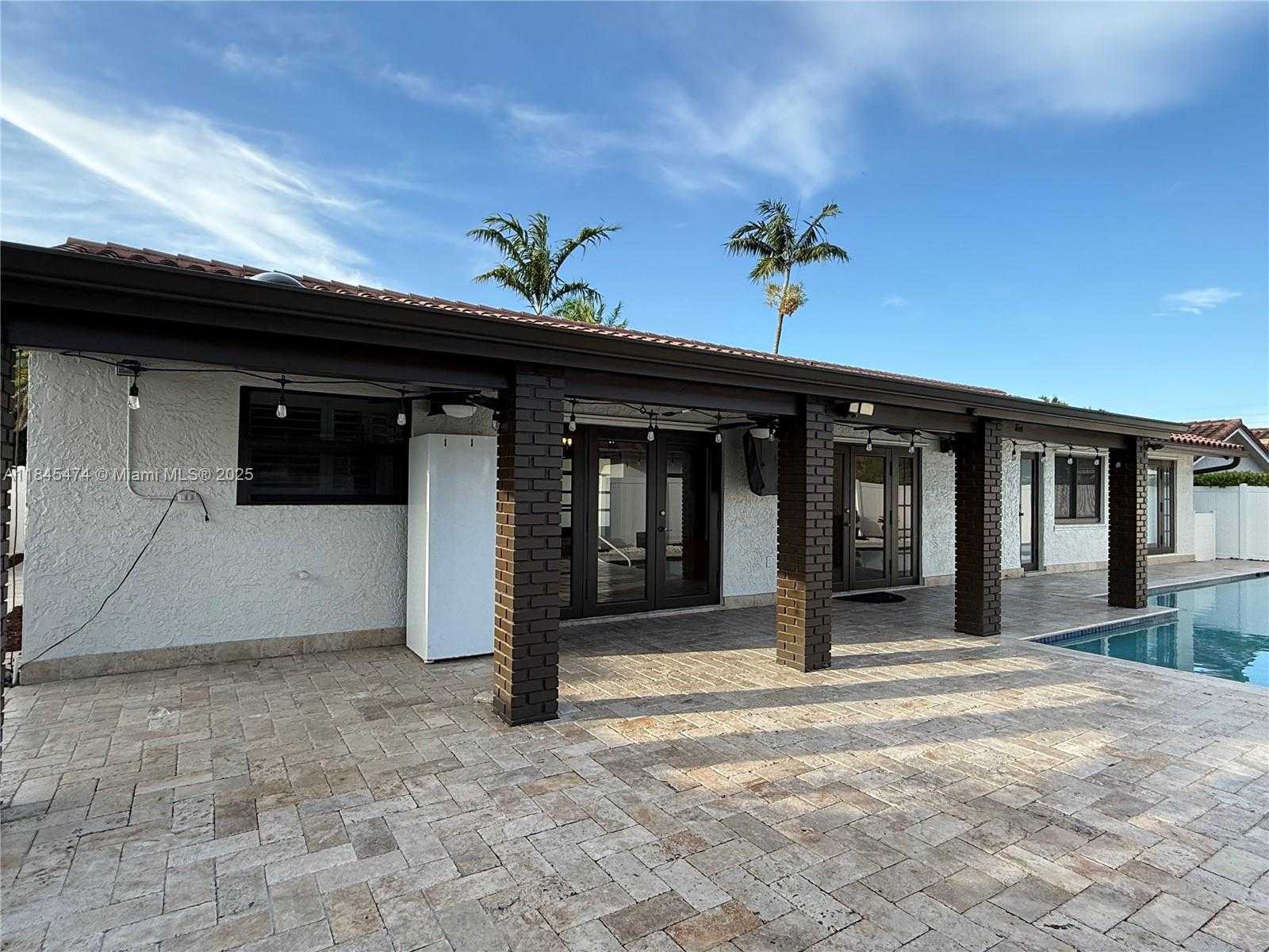 Small Image of 12030 SOUTH WEST 92ND ST, Miami Number 37