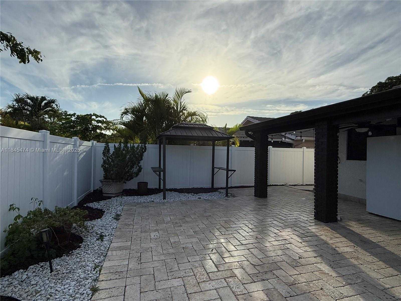 Small Image of 12030 SOUTH WEST 92ND ST, Miami Number 38
