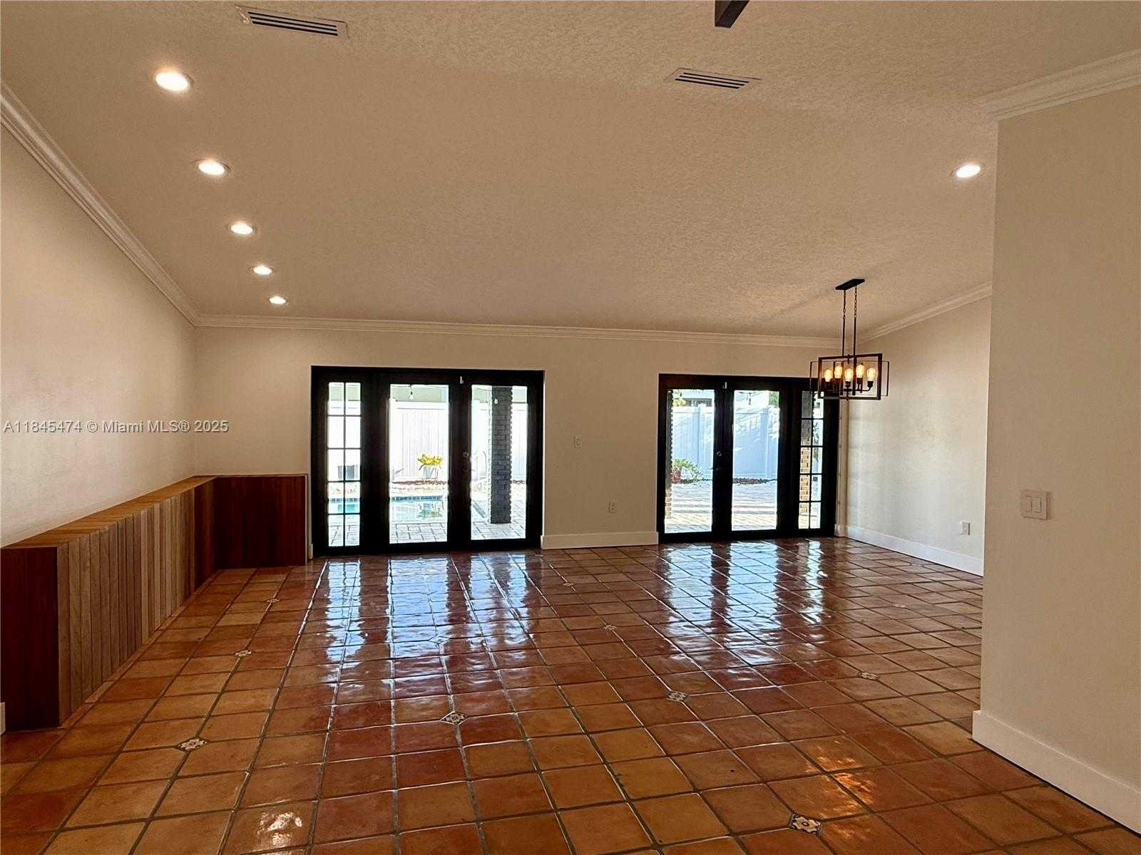 Small Image of 12030 SOUTH WEST 92ND ST, Miami Number 4