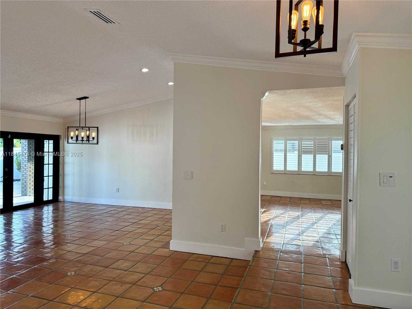Small Image of 12030 SOUTH WEST 92ND ST, Miami Number 5