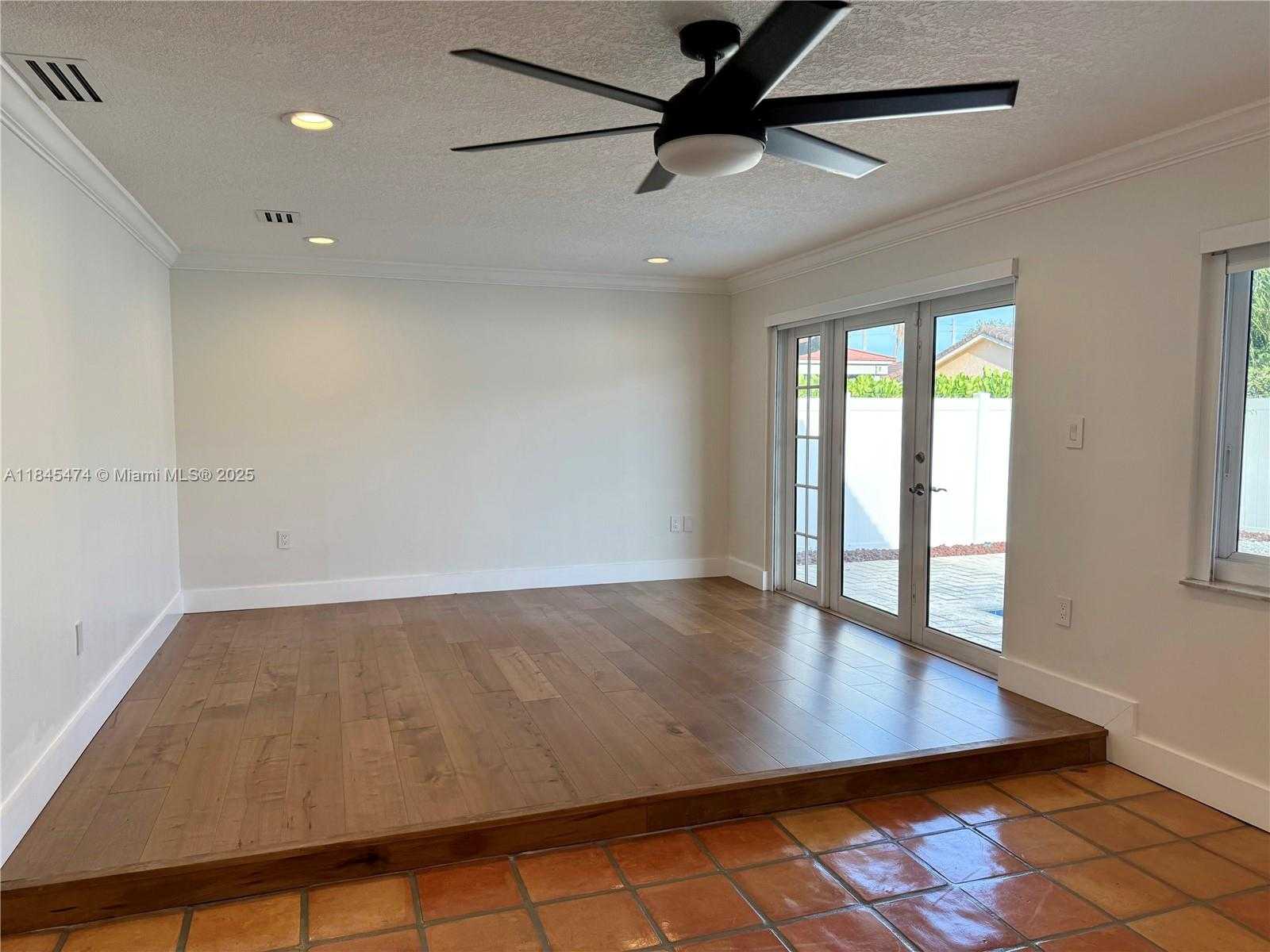 Small Image of 12030 SOUTH WEST 92ND ST, Miami Number 7