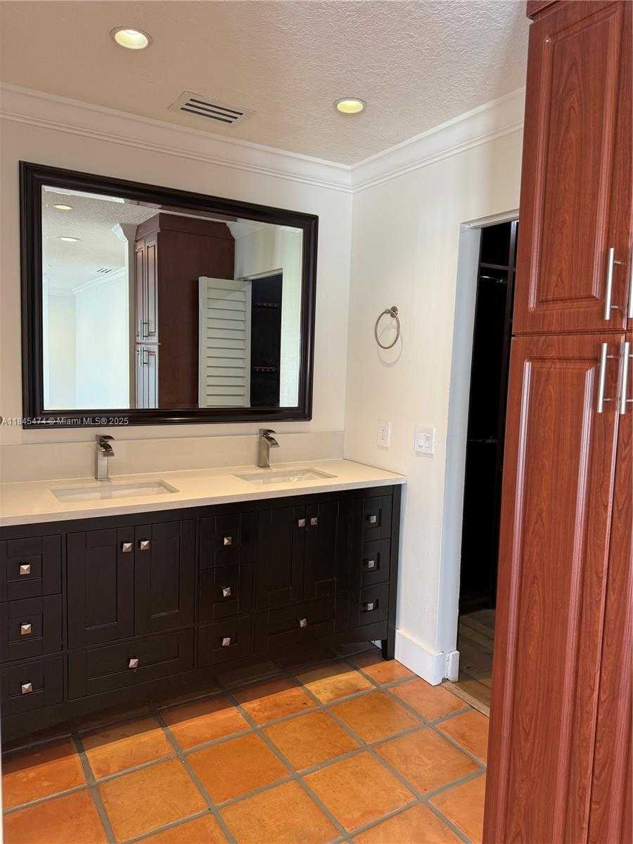 Small Image of 12030 SOUTH WEST 92ND ST, Miami Number 9
