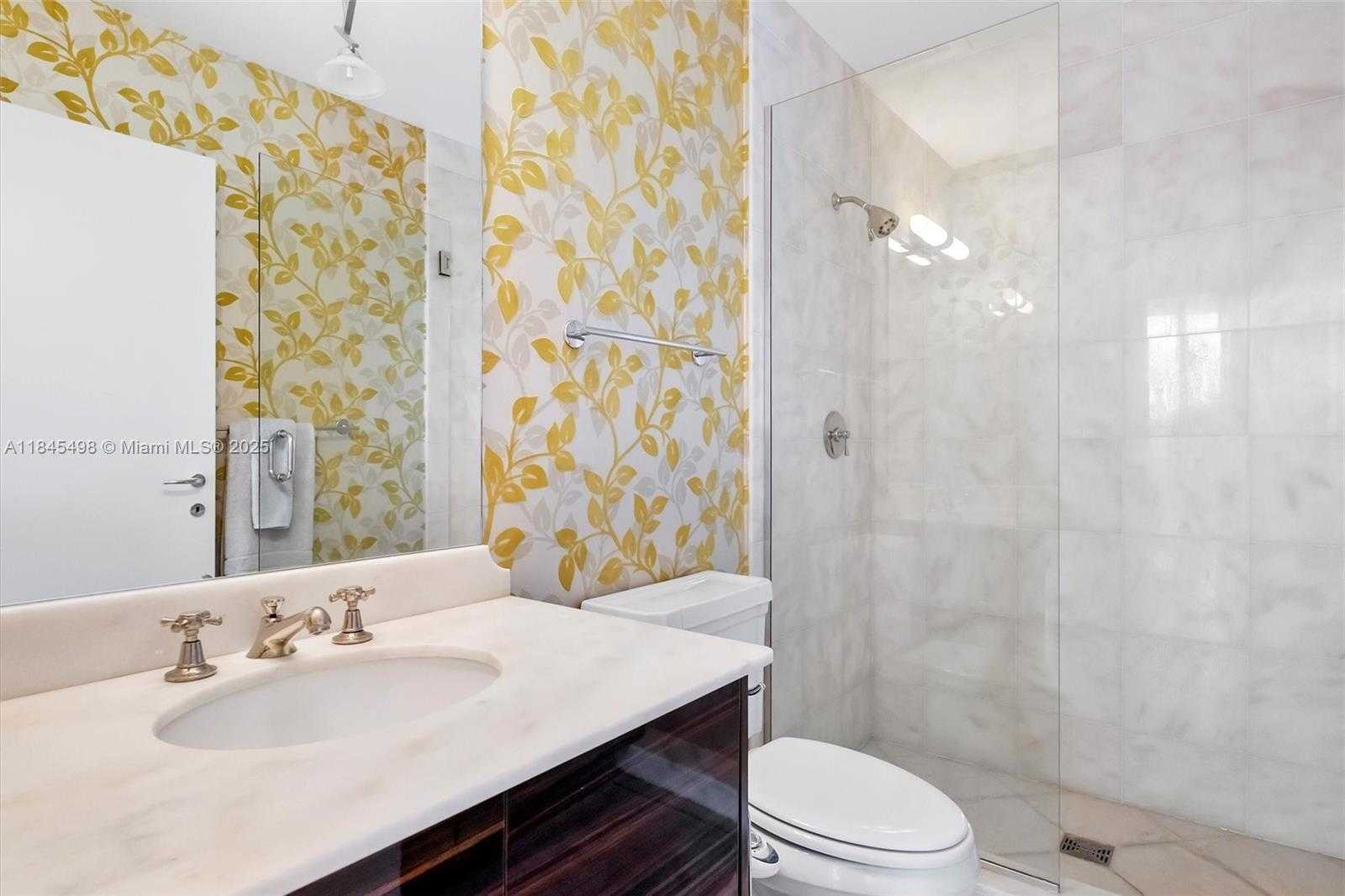 Small Image of 50 SOUTH POINTE DR #704, Miami Beach Number 10