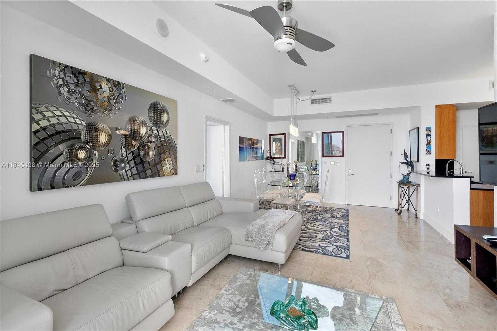 Small Image of 50 SOUTH POINTE DR #704, Miami Beach Number 11