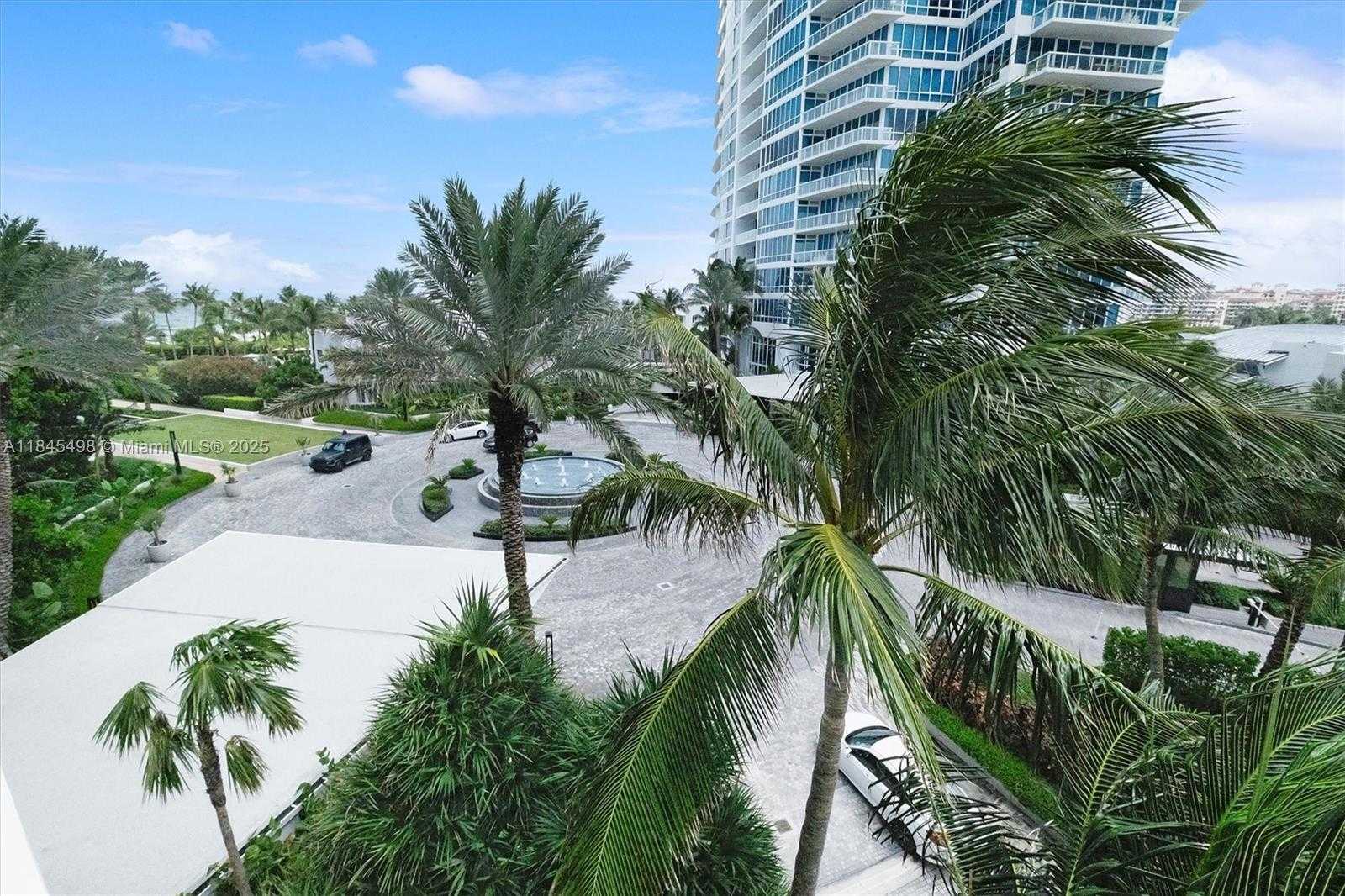 Small Image of 50 SOUTH POINTE DR #704, Miami Beach Number 13