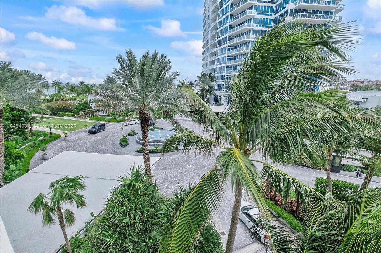 Small Image of 50 SOUTH POINTE DR #704, Miami Beach Number 15