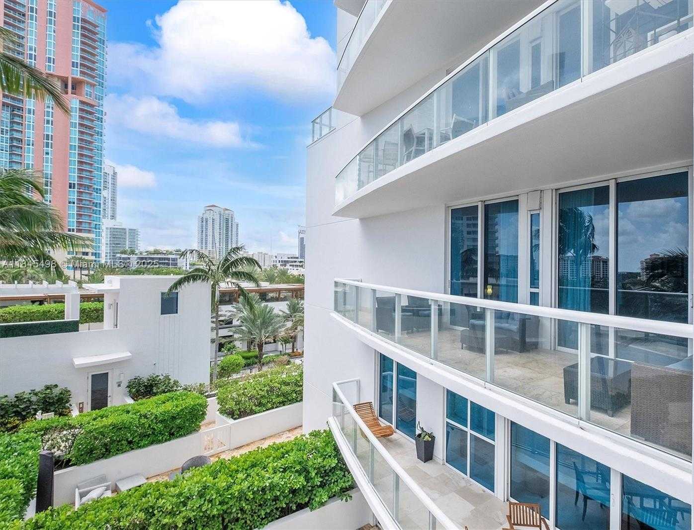 Small Image of 50 SOUTH POINTE DR #704, Miami Beach Number 16