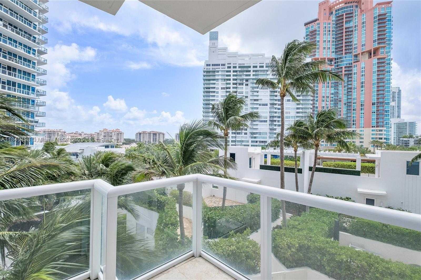 Small Image of 50 SOUTH POINTE DR #704, Miami Beach Number 2