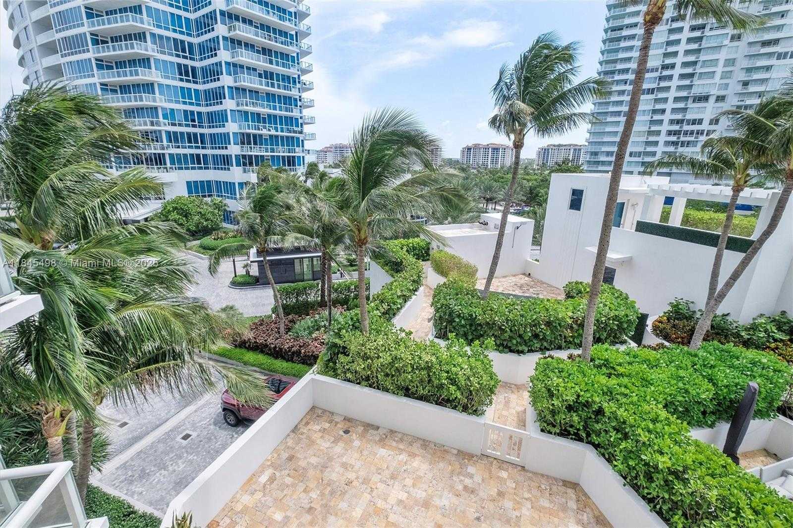 Small Image of 50 SOUTH POINTE DR #704, Miami Beach Number 22