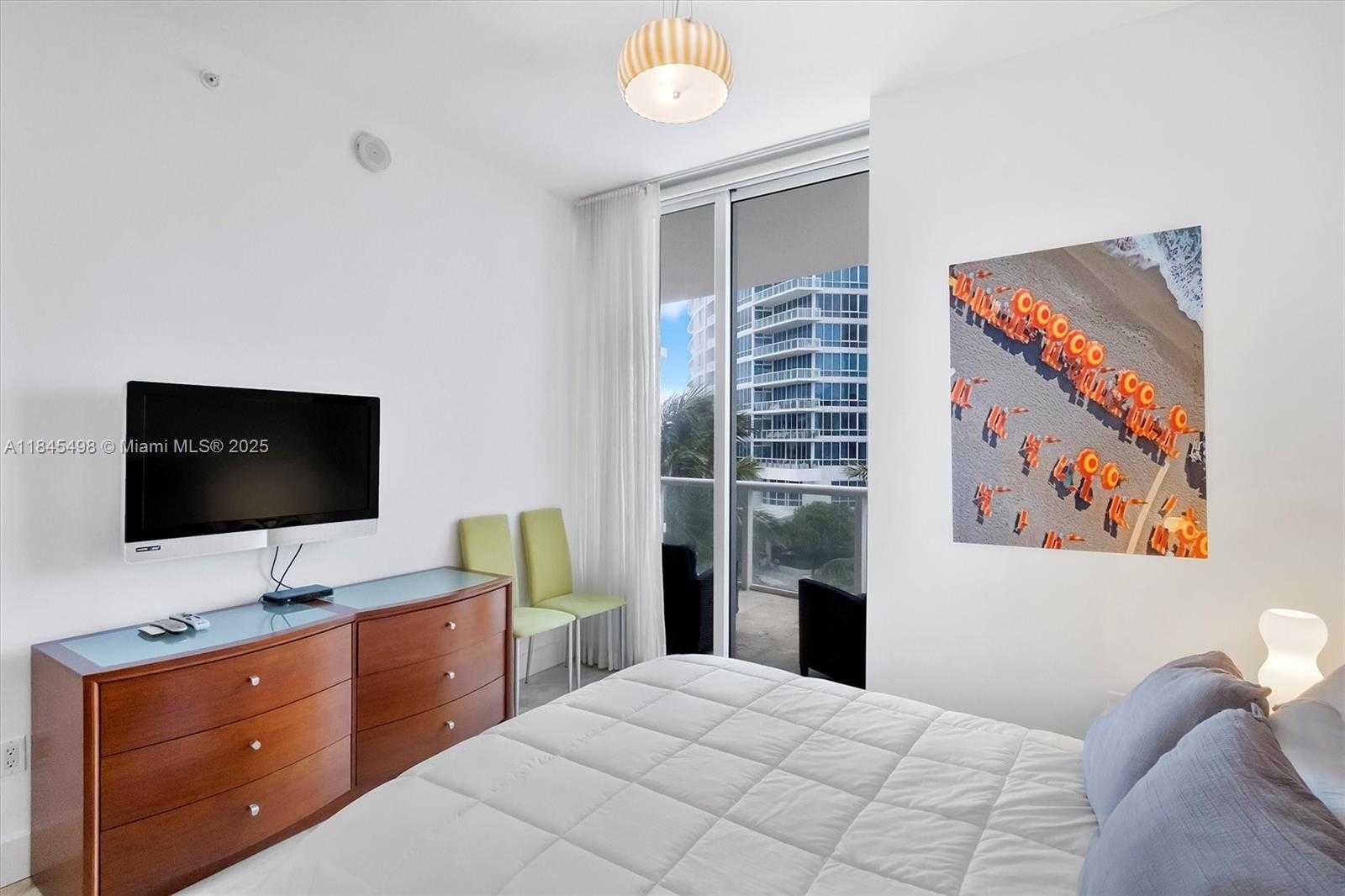 Small Image of 50 SOUTH POINTE DR #704, Miami Beach Number 26