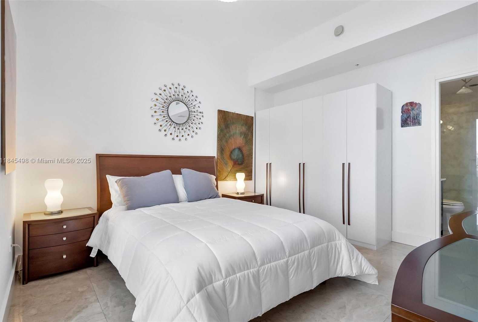 Small Image of 50 SOUTH POINTE DR #704, Miami Beach Number 27