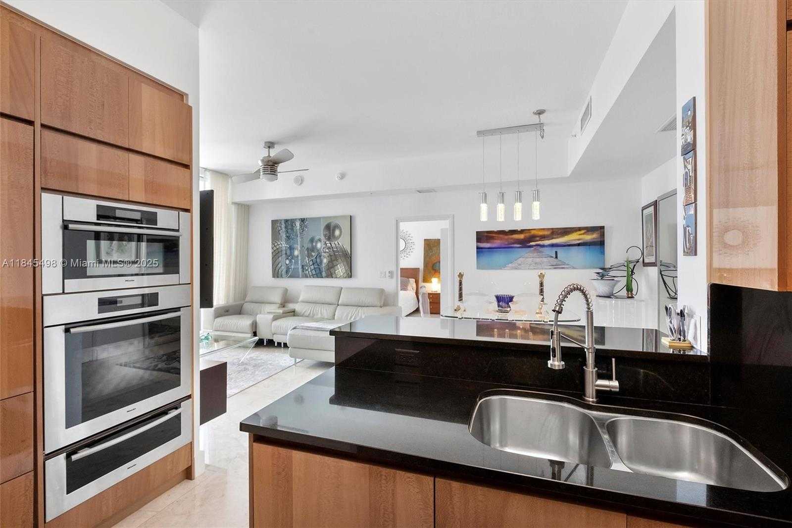 Small Image of 50 SOUTH POINTE DR #704, Miami Beach Number 29