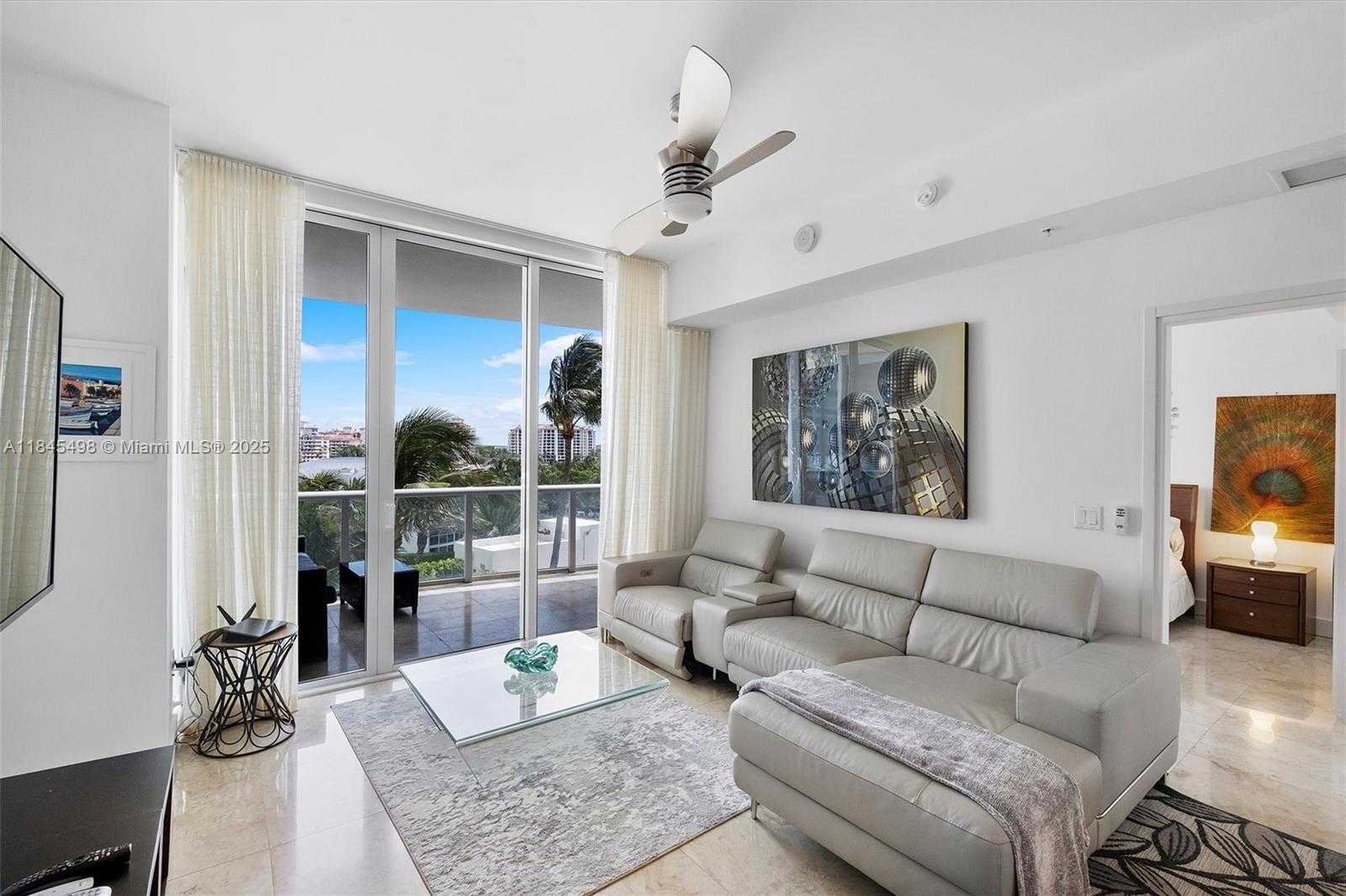 Small Image of 50 SOUTH POINTE DR #704, Miami Beach Number 3