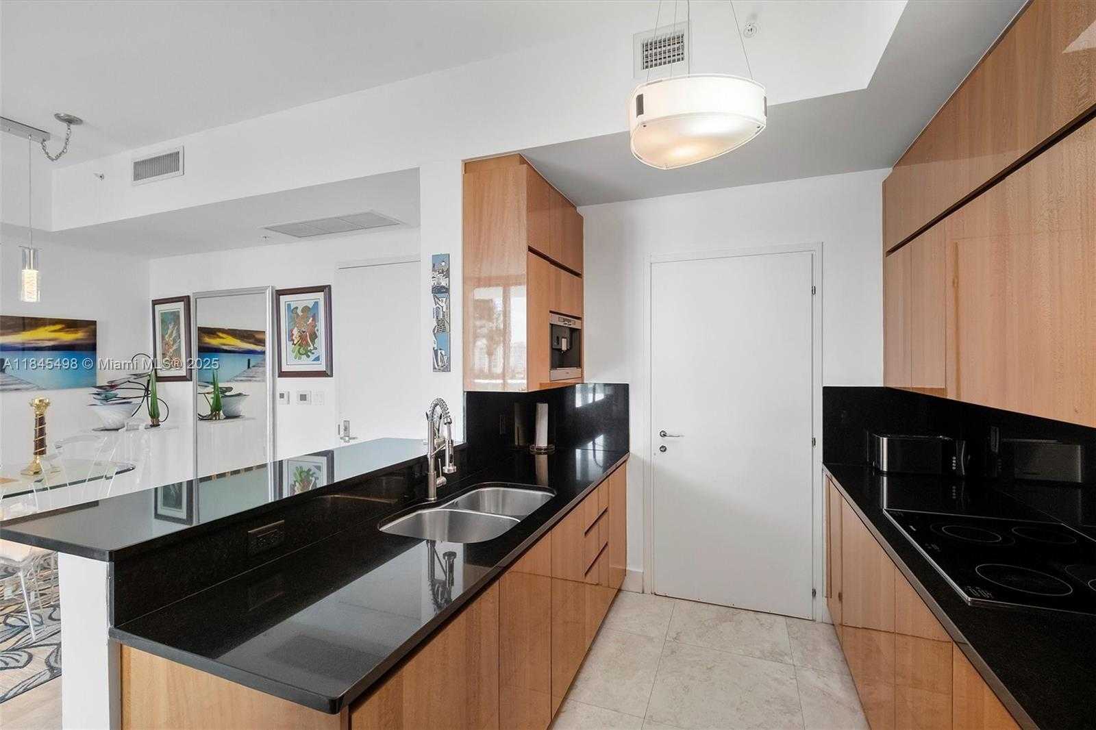 Small Image of 50 SOUTH POINTE DR #704, Miami Beach Number 30