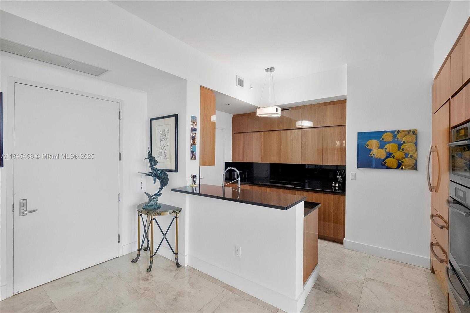 Small Image of 50 SOUTH POINTE DR #704, Miami Beach Number 32