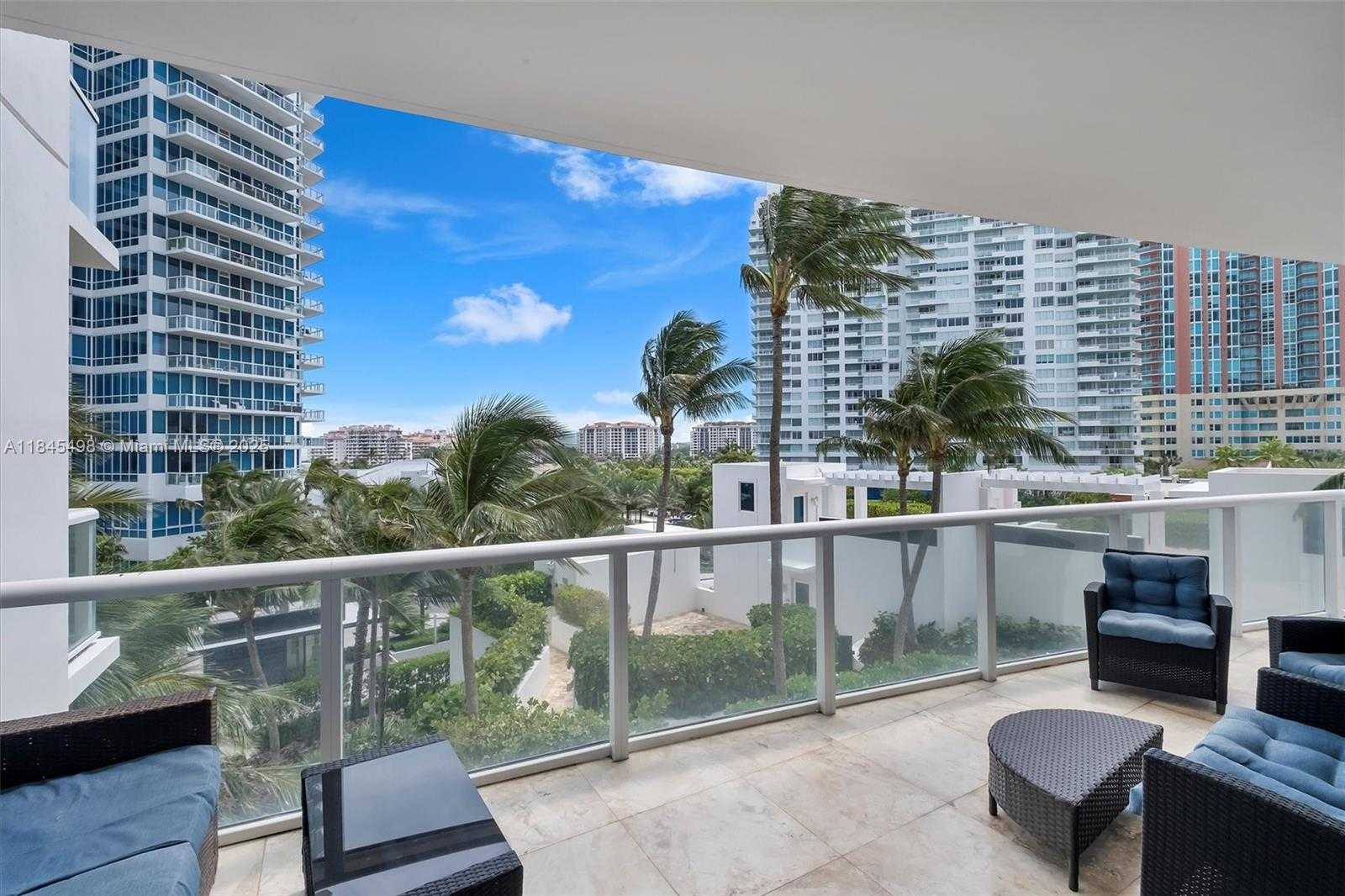 Small Image of 50 SOUTH POINTE DR #704, Miami Beach Number 6